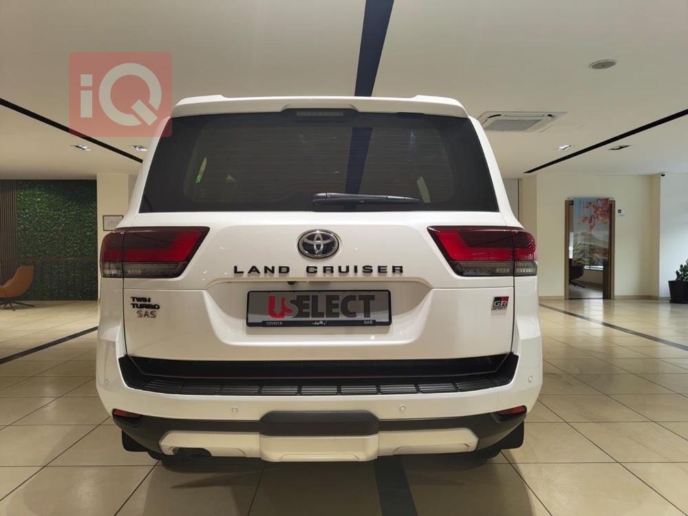 تۆیۆتا لاند کروزەر